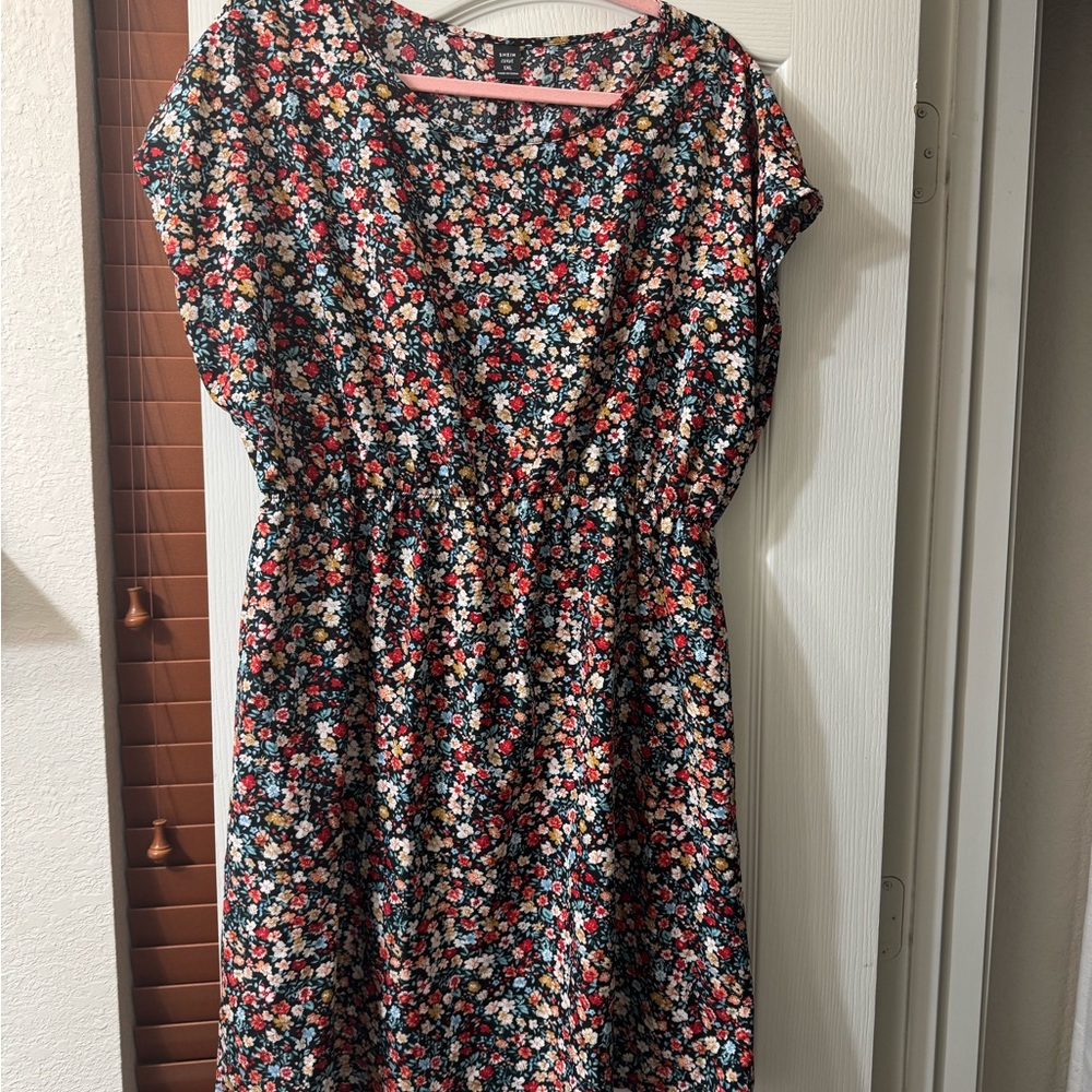 SHEIN Black Floral Short-Sleeve Top with Multicolor Blossoms